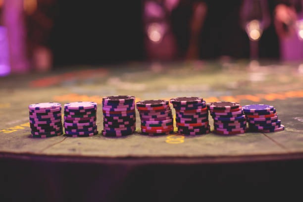 Live roulette dealer table with multi-camera feed on dubay toto